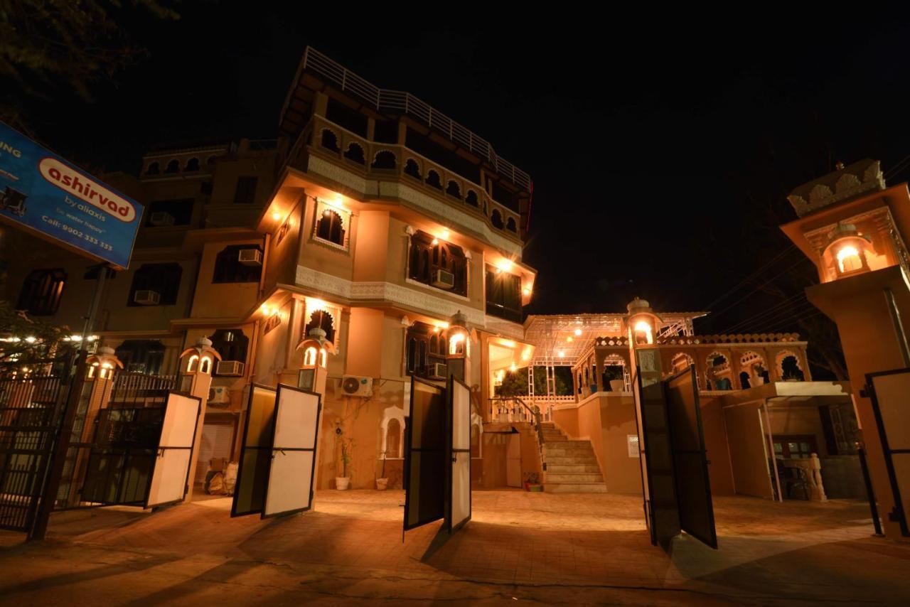 Empire Palace Hotel Udaipur Exterior photo